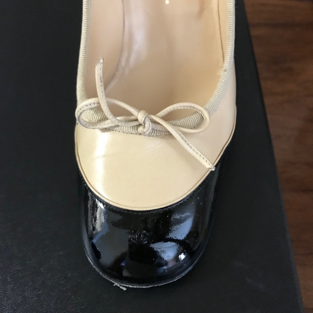 CHANEL TAN & BLACK PUMPS